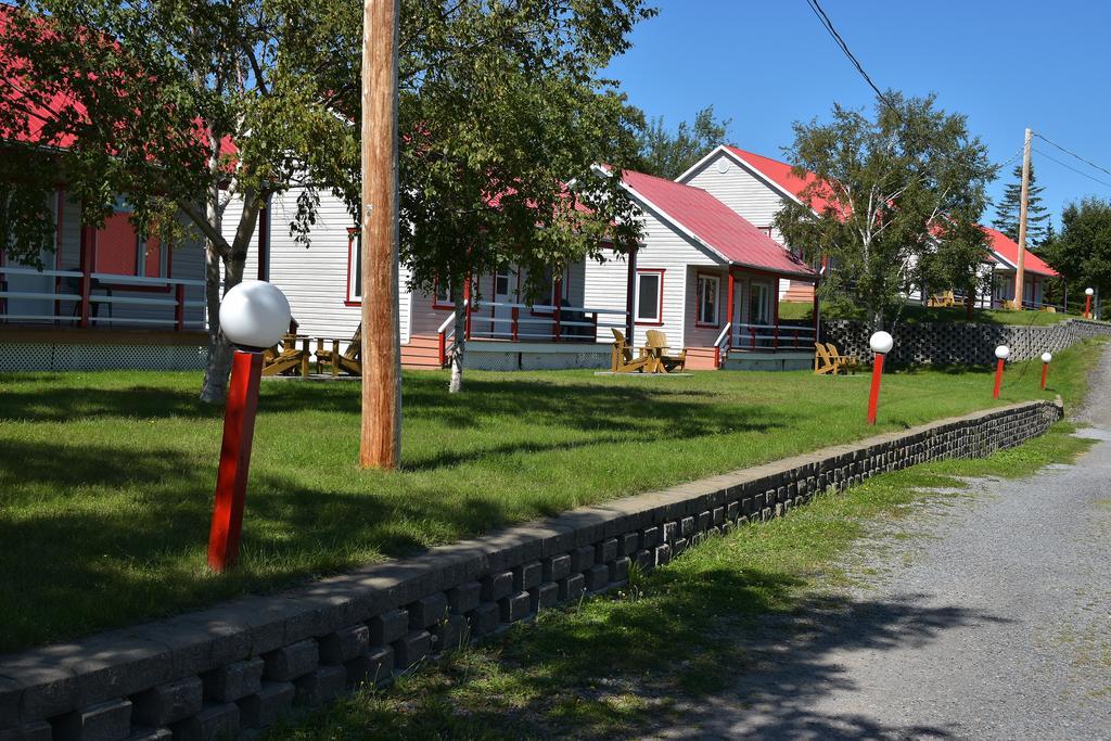 Saint-Siméon Motel Et Chalets Bo-Fleuve Evangeline מראה חיצוני תמונה