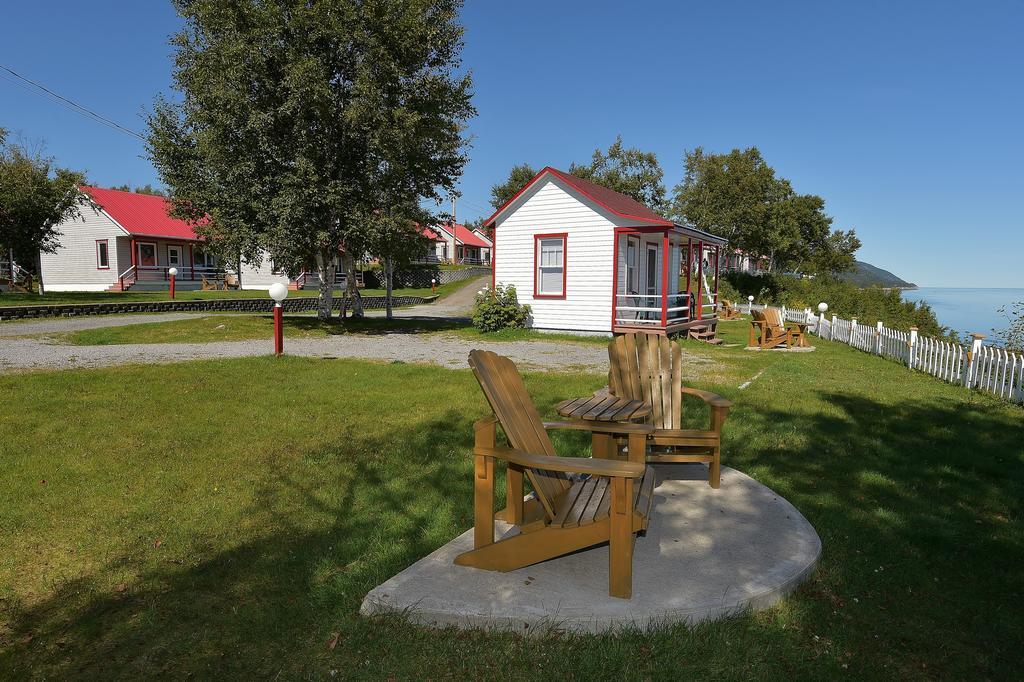 Saint-Siméon Motel Et Chalets Bo-Fleuve Evangeline מראה חיצוני תמונה