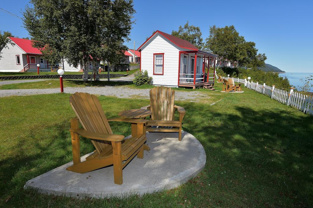 Saint-Siméon Motel Et Chalets Bo-Fleuve Evangeline מראה חיצוני תמונה