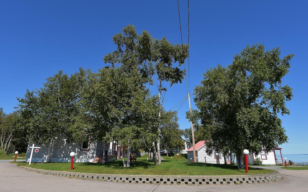 Saint-Siméon Motel Et Chalets Bo-Fleuve Evangeline מראה חיצוני תמונה