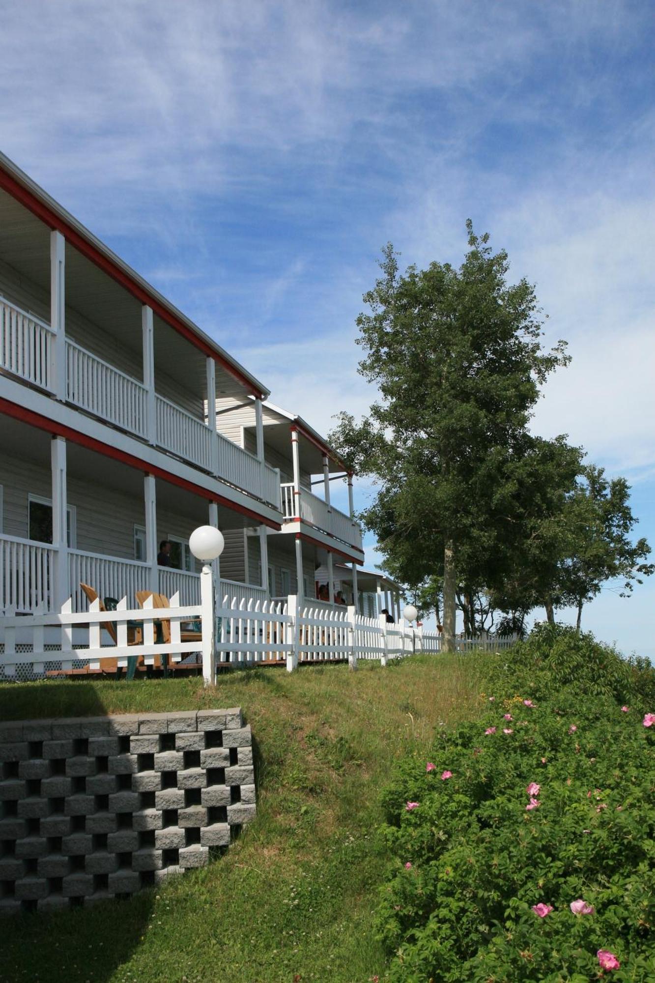Saint-Siméon Motel Et Chalets Bo-Fleuve Evangeline חדר תמונה